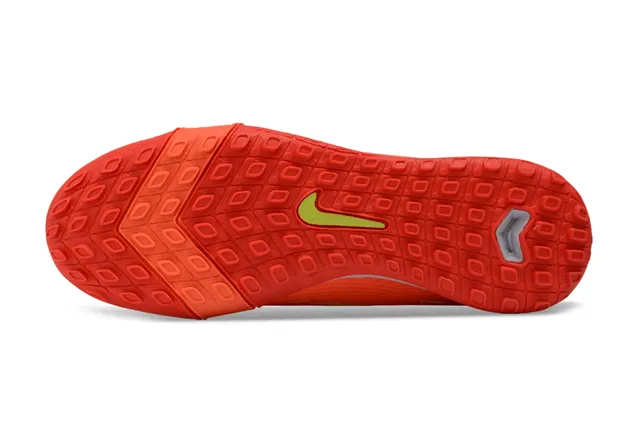 Nike Zapatillas de Fútbol Turf con Upper de Punto en Rojo y Naranja, Cuello Dinámico Ajustable 6