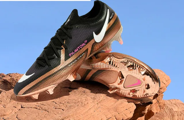 Nike Phantom GT Preto Dourado Baixo Corte Superior Sintético Recobrimento Metálico Cobre Superfície Natural Calçado de Futebol 7
