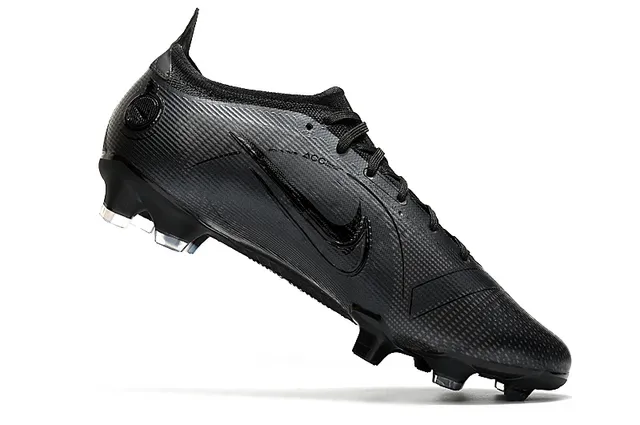Nike Phantom GT Black Low-Cut Textured Carbon-Fiber Upper Firm-Ground Soccer Shoes 3