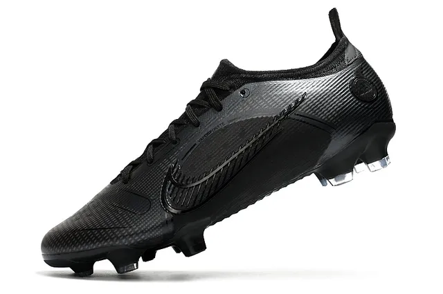 Nike Phantom GT Black Low-Cut Textured Carbon-Fiber Upper Firm-Ground Soccer Shoes 4