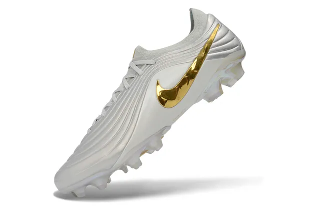 Nike Phantom GT सफेद सोना सिलवटदार सिंथेटिक ऊपरी भाग इंद्रधनुषी फिनिश Firm-Ground फुटबॉल जूते 3