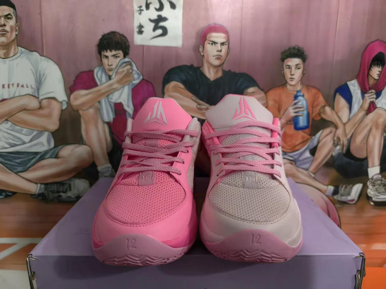 Nike গোলাপি ও ধূসর লো-টপ মেশ-এন্ড-সিন্থেটিক বাস্কেটবল জুতা 5