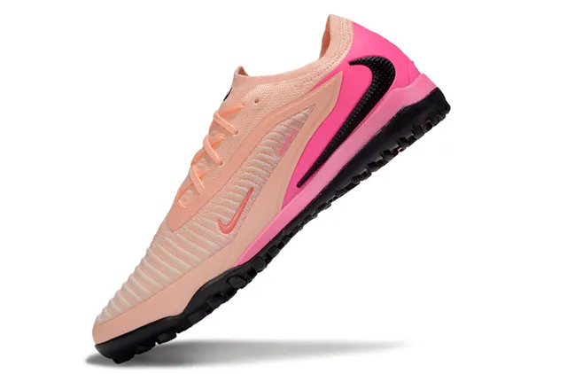 Nike وردي بيج تريكو علوي طبقة قفص اصطناعية عشب أحذية كرة قدم 3