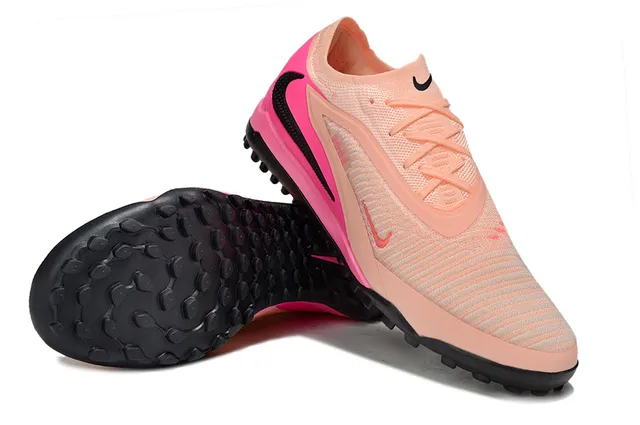 Nike وردي بيج تريكو علوي طبقة قفص اصطناعية عشب أحذية كرة قدم 4