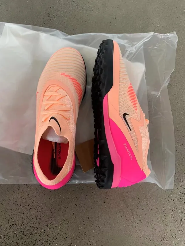 Nike وردي بيج تريكو علوي طبقة قفص اصطناعية عشب أحذية كرة قدم 9