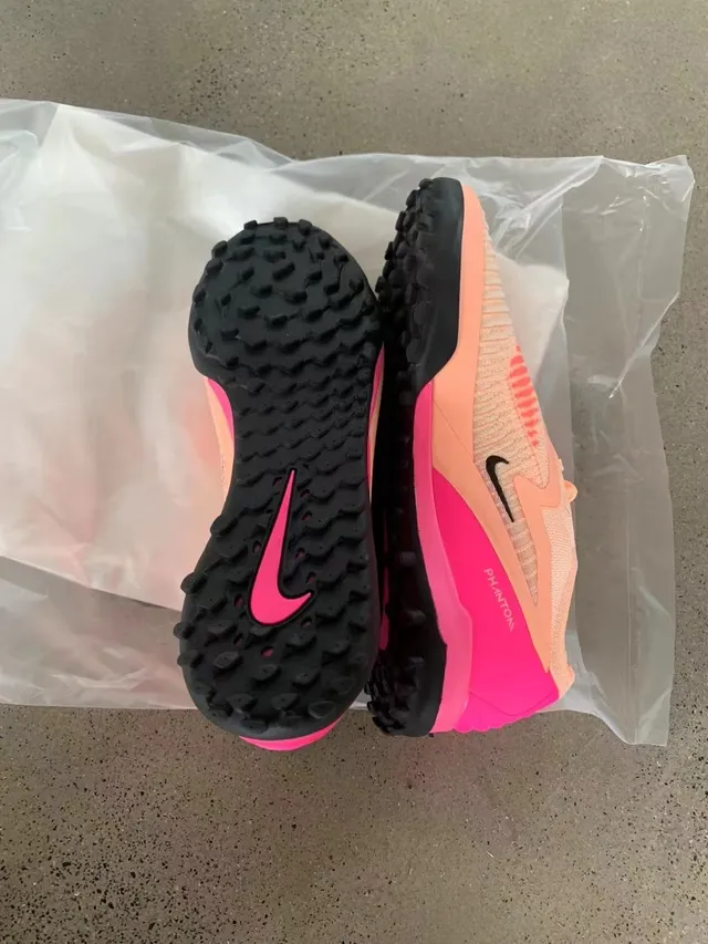 Nike وردي بيج تريكو علوي طبقة قفص اصطناعية عشب أحذية كرة قدم 10