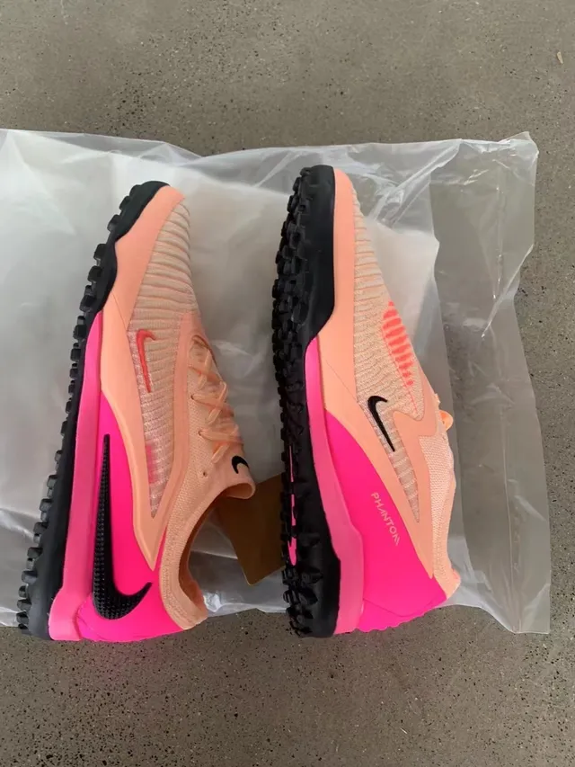 Nike وردي بيج تريكو علوي طبقة قفص اصطناعية عشب أحذية كرة قدم 11