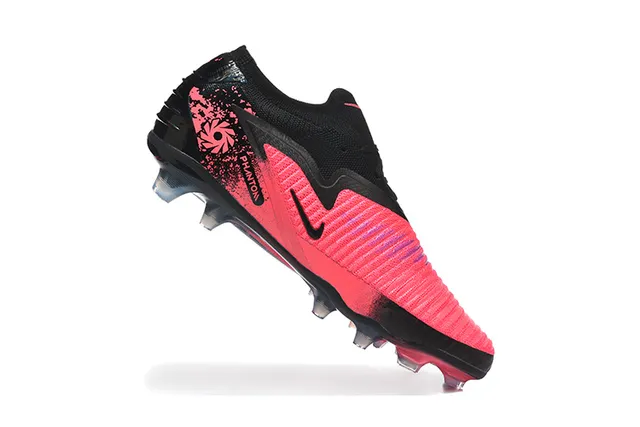 Nike Chaussures de football avec upper rose et noir en maille, lacets asymétriques, semelle pour terrain ferme 3