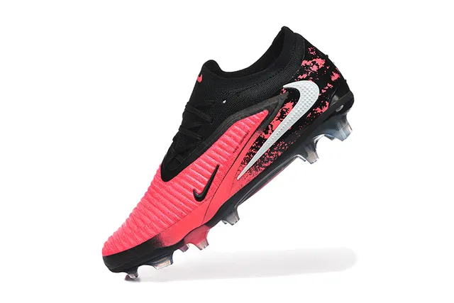 Nike Chaussures de football avec upper rose et noir en maille, lacets asymétriques, semelle pour terrain ferme 4
