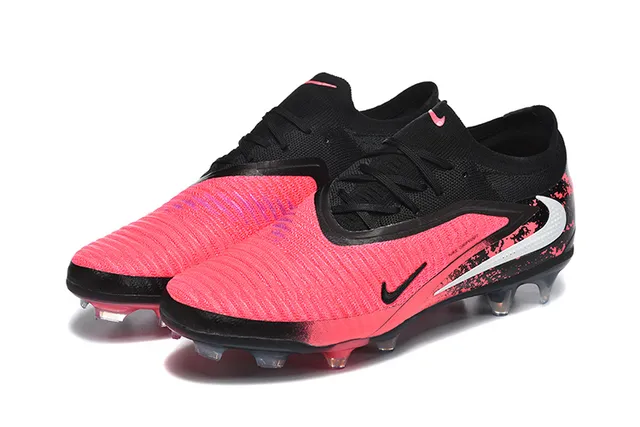 Nike Chaussures de football avec upper rose et noir en maille, lacets asymétriques, semelle pour terrain ferme 8