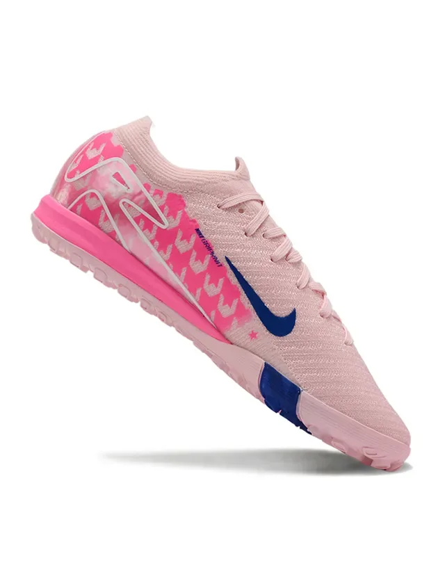 Nike Tênis com parte superior de malha rosa e azul, overlay lateral com padrão 7