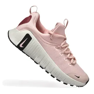Nike حذاء أسلوب حياة بجزء علوي من الخرز الوردي والأبيض مصمم بارز وسط كعب وسيط
