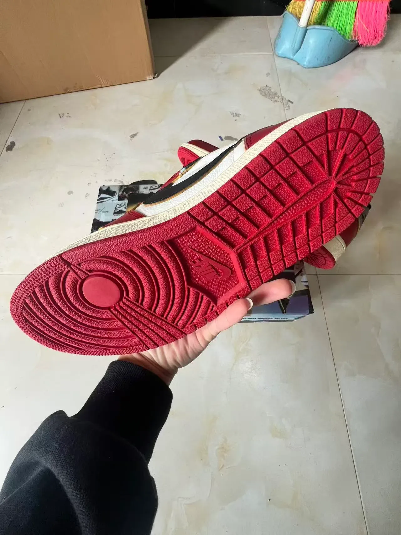 Nike Red White Low-Top Silhouette Pebbled Leather Upper Lifestyle Sneakers 6