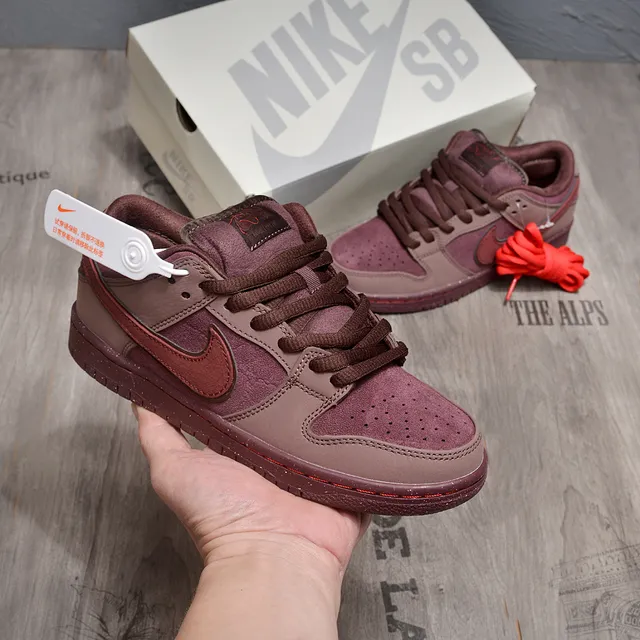 Nike SB Dunk Low Brown Valentine's Day Skateboard Shoes 2