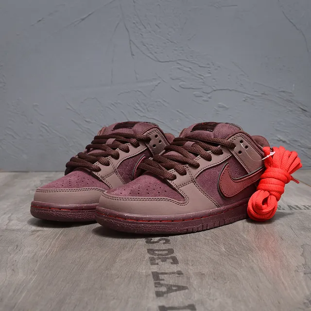 Nike SB Dunk Low Brown Valentine's Day Skateboard Shoes 4