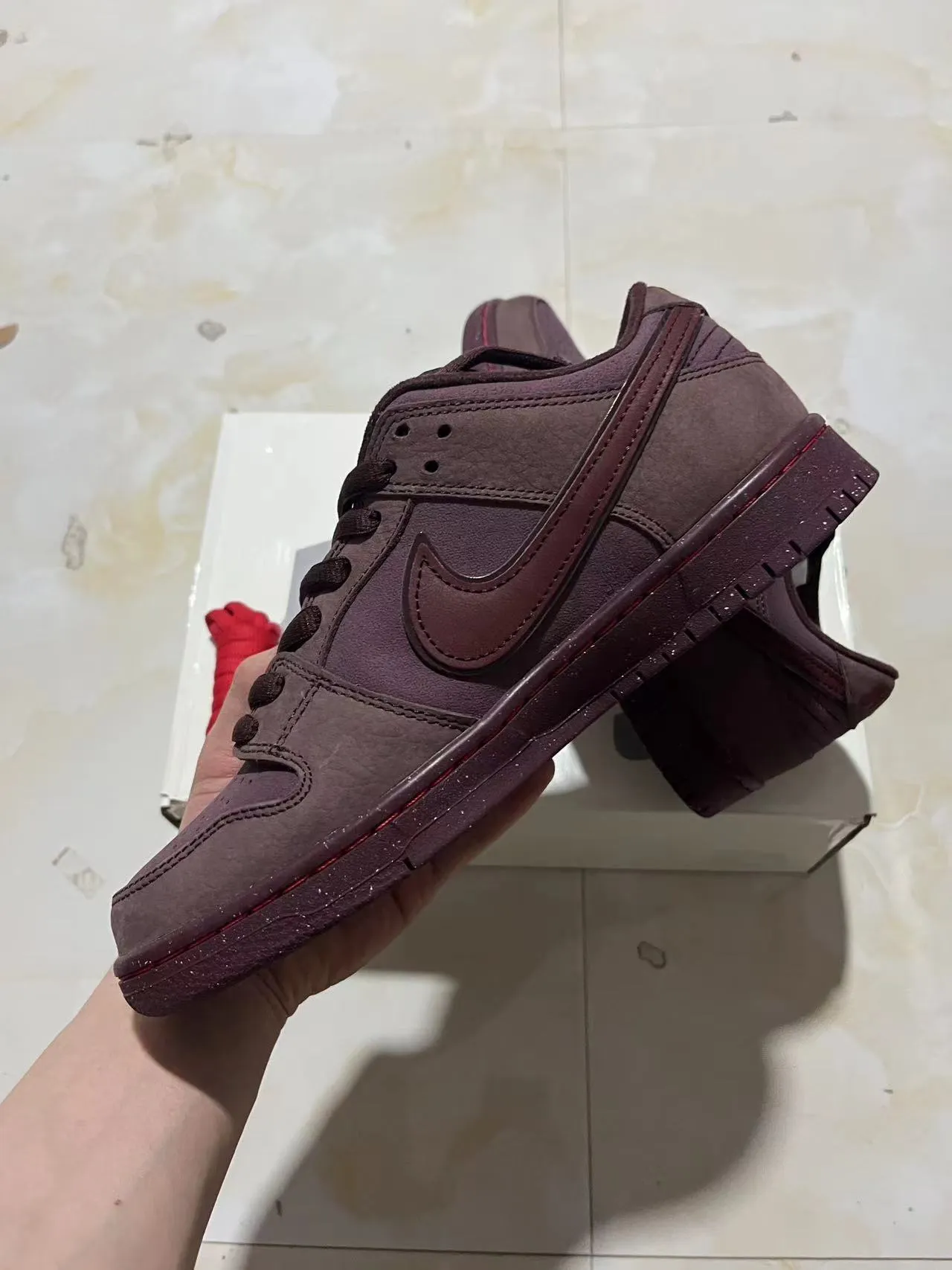Nike SB Dunk Low বার্গান্ডি রেড সেলাই স্কেটবোর্ড শুস 5