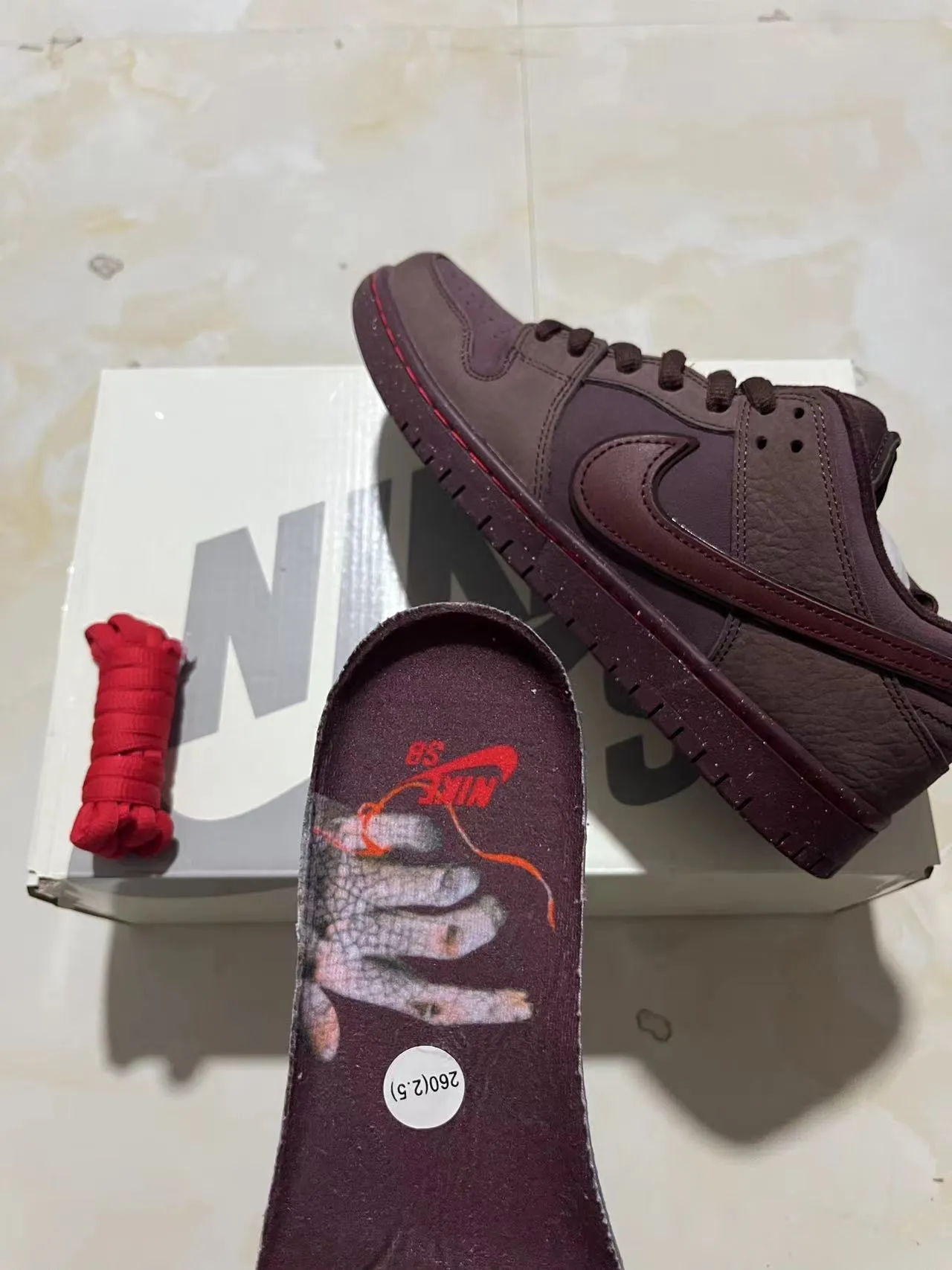 Nike SB Dunk Low বার্গান্ডি রেড সেলাই স্কেটবোর্ড শুস 10