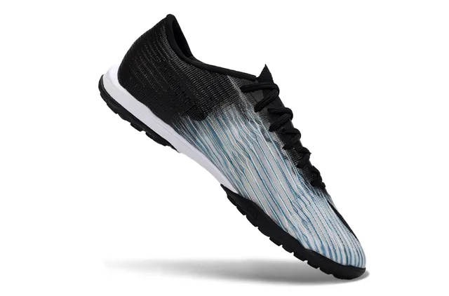 Nike Vapor Ultra 黑色蓝色针织上层波浪渐变图案草地足球鞋 2