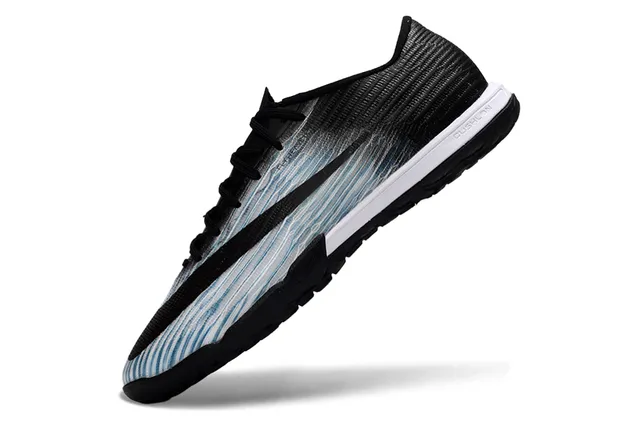 Nike Vapor Ultra 黑色蓝色针织上层波浪渐变图案草地足球鞋 3