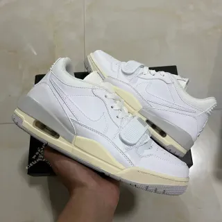 Nike أبيض بيج low-top إغلاق مزدوج lifestyle sneakers