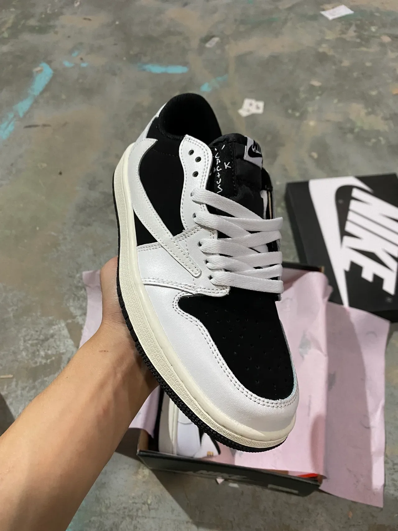 Nike White Black Low-Top Panelled Leather-Suede Lifestyle Sneakers 2