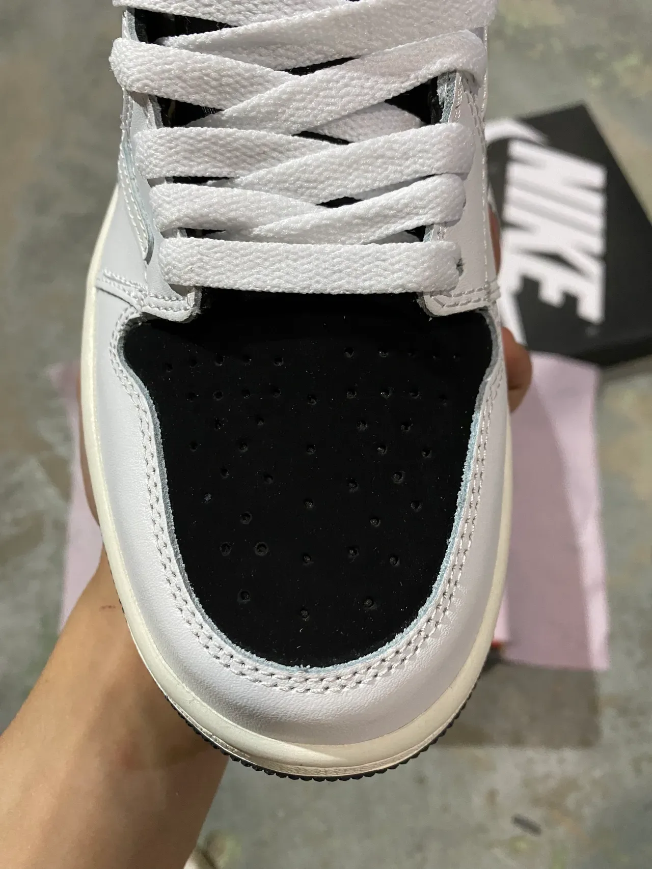 Nike White Black Low-Top Panelled Leather-Suede Lifestyle Sneakers 3