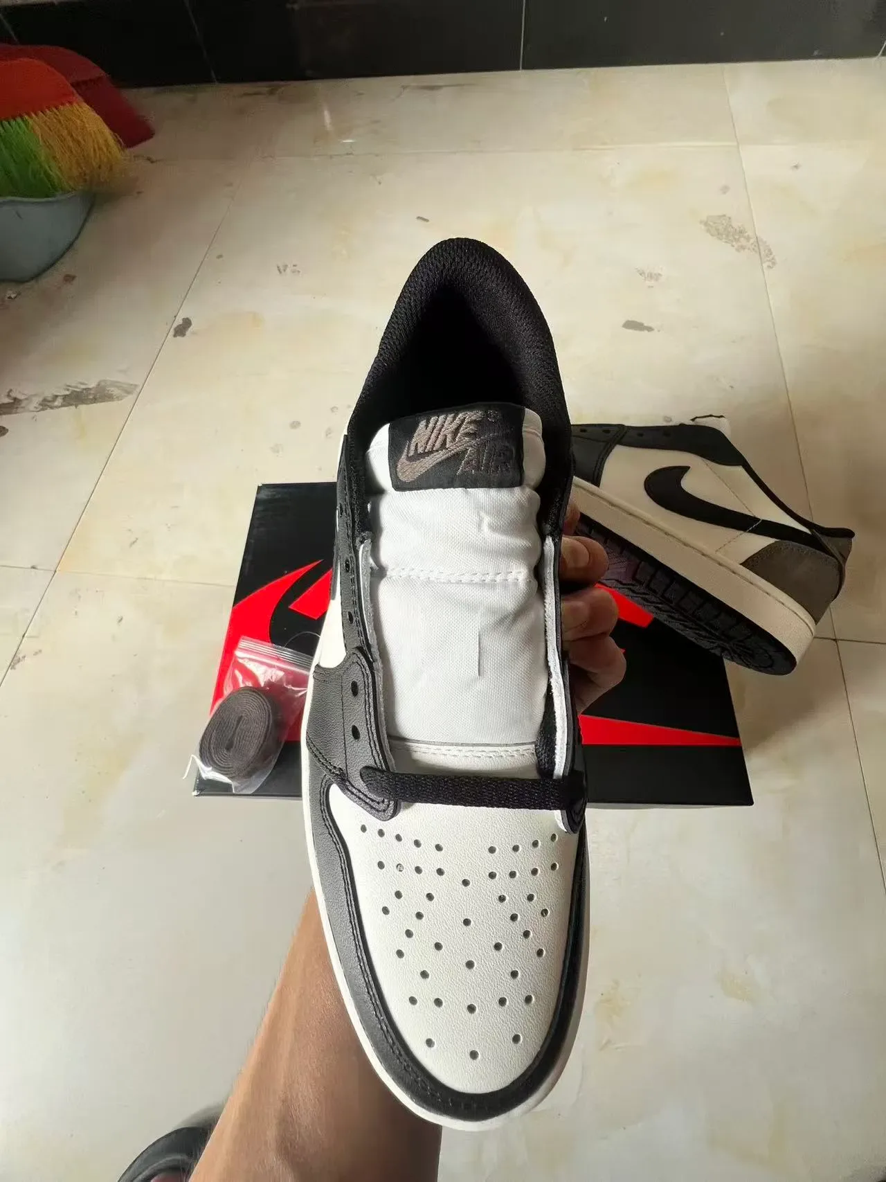 Nike White Black Low-Top Silhouette Leather And Suede Paneling Lifestyle Sneakers 3