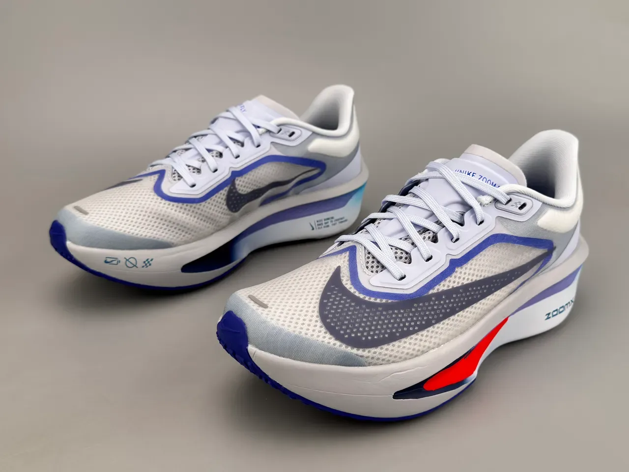 Nike सफेद नीली इंजीनियर मेश अपर विसिबल प्लेट विंडो रनिंग जूते 5