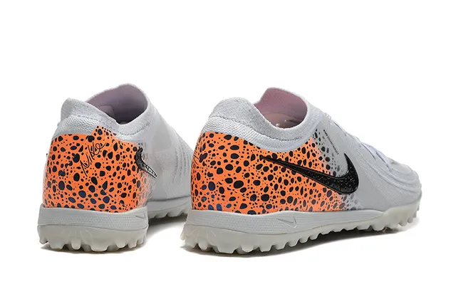 Nike zapatillas de fútbol turf blanco y naranja con upper de knit y panel de talón con motas 2