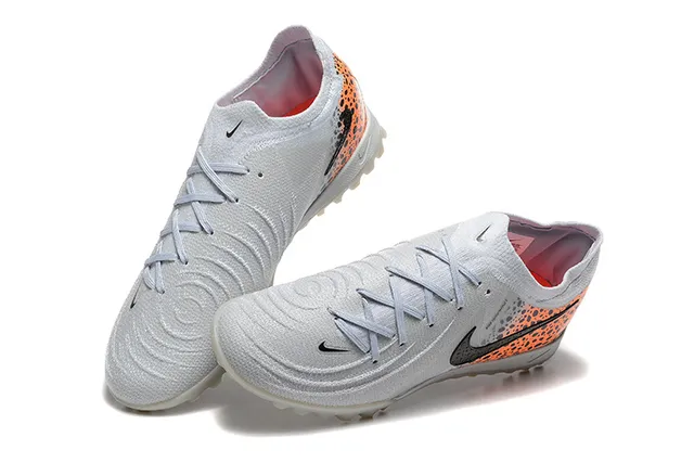 Nike zapatillas de fútbol turf blanco y naranja con upper de knit y panel de talón con motas 3