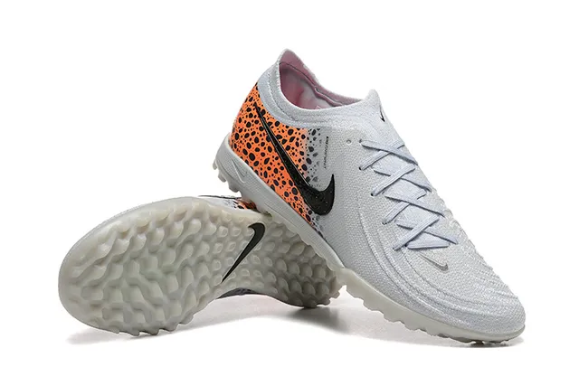 Nike zapatillas de fútbol turf blanco y naranja con upper de knit y panel de talón con motas 6