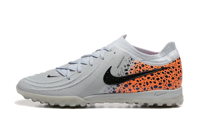 Nike zapatillas de fútbol turf blanco y naranja con upper de knit y panel de talón con motas 10