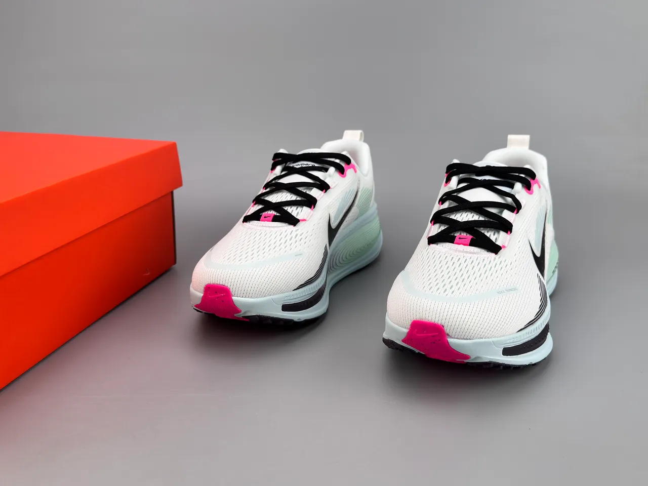 Nike White Pink Engineered Mesh Upper Wave-Pattern Overlays Running Shoes 3