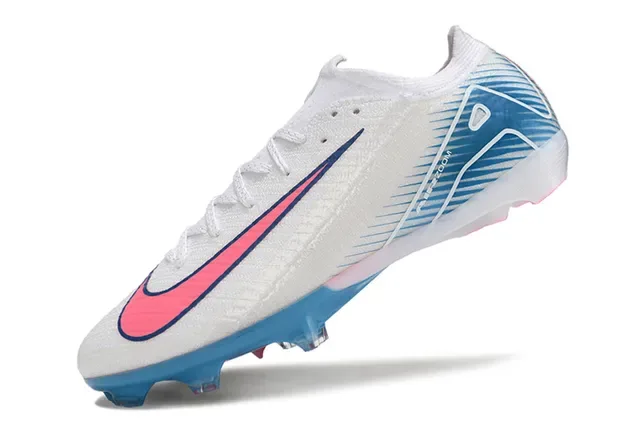 Nike Chaussures de football blanc et rose Low-Cut Knit Upper Dynamic Cage Overlay Firm-Ground 3