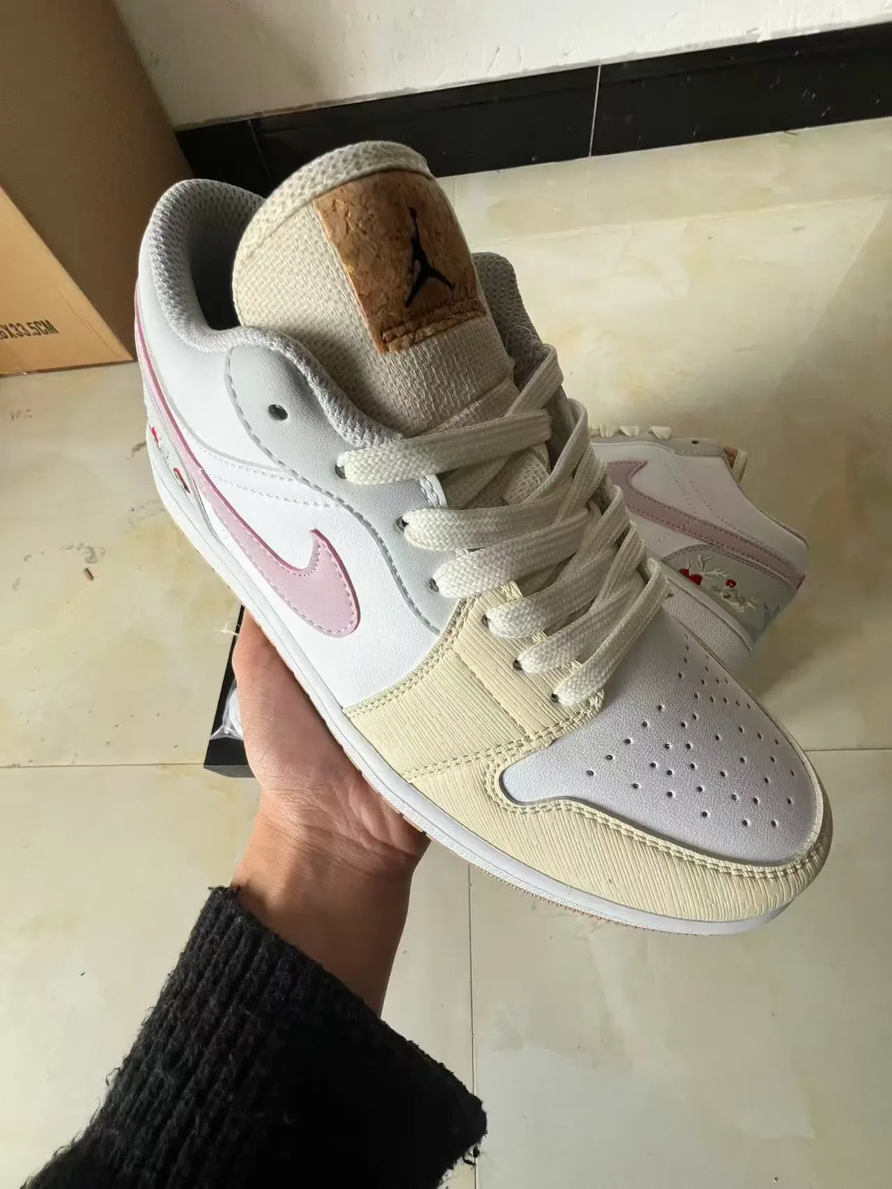 Nike sneakers lifestyle blanches et roses basses en cuir et synthétique 2