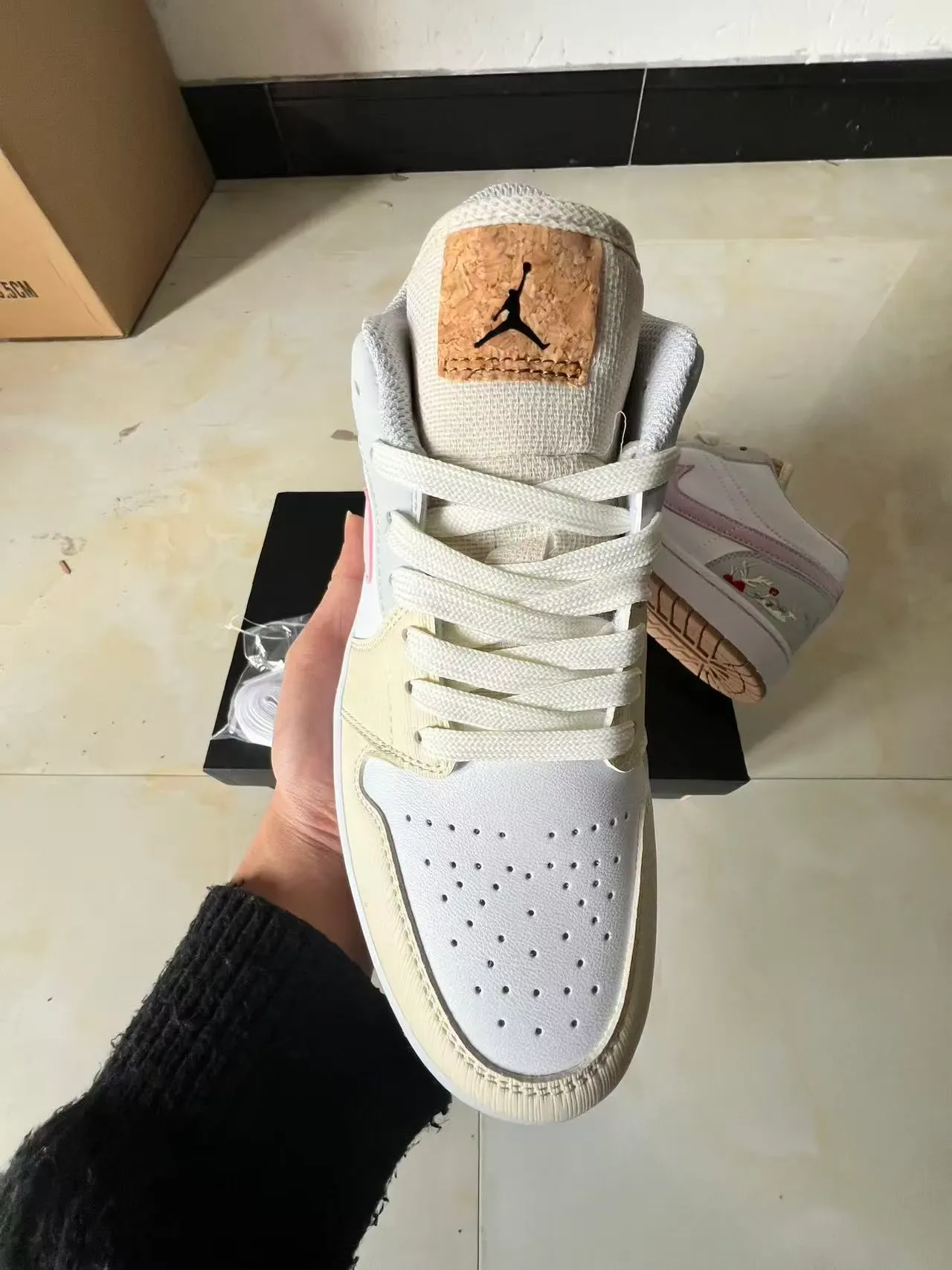 Nike sneakers lifestyle blanches et roses basses en cuir et synthétique 3
