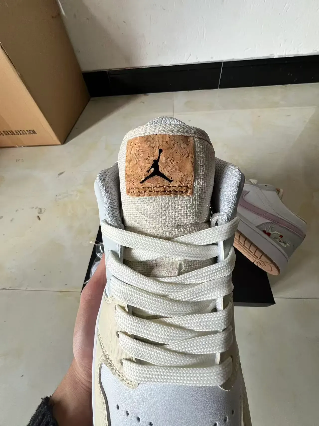 Nike sneakers lifestyle blanches et roses basses en cuir et synthétique 4