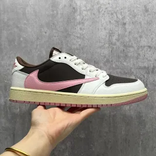 Nike Zapatillas Lifestyle Blancas y Rosadas de Cuero con Paneles de Bajo