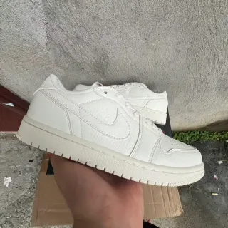 Nike White Textured Leather Cupsole Lifestyle Sneakers