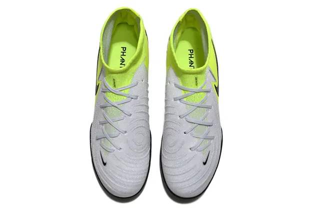 Nike أحذية كرة القدم للعشب الاصطناعي (تيرف) بالأبيض والأصفر مع upper من النسيج عالي القطع وكولار يناسب الجوارب 2