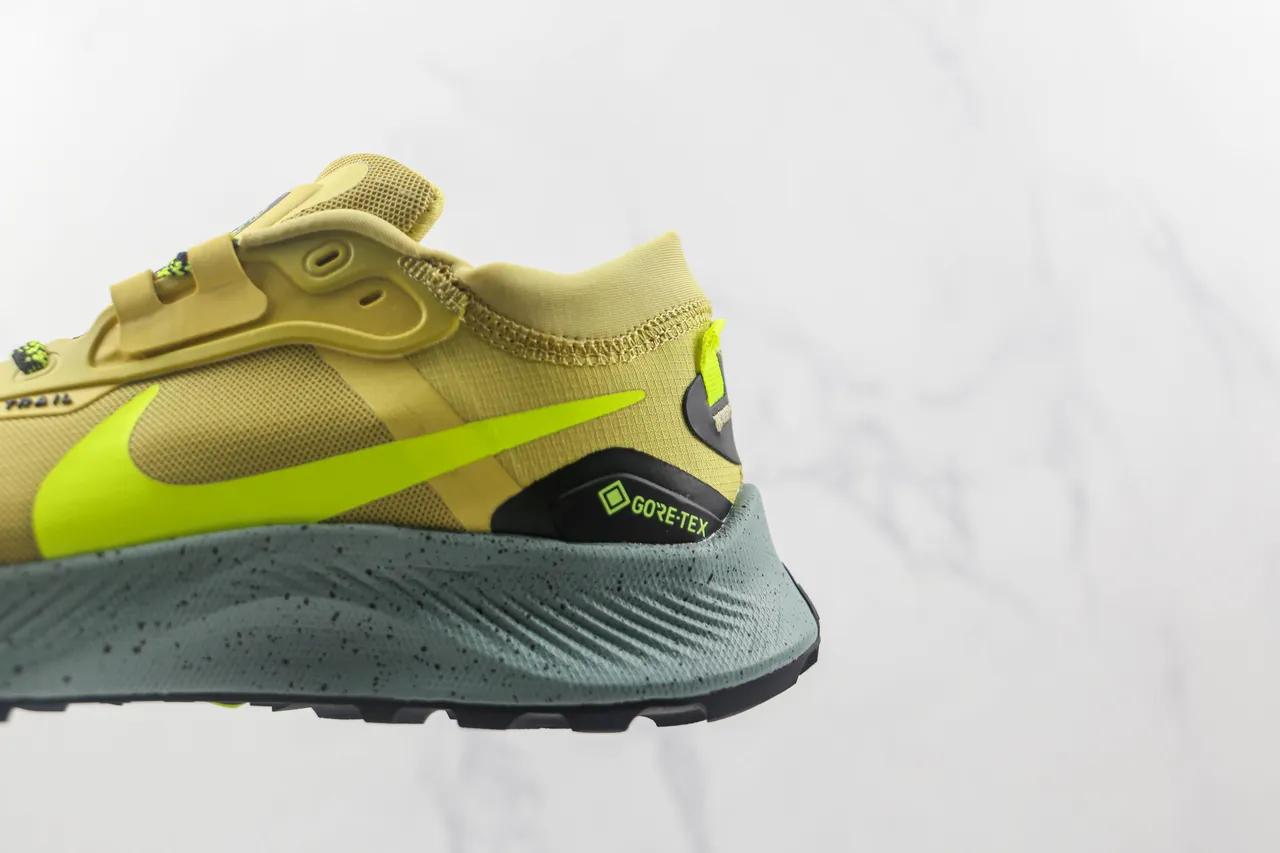 Nike Yellow Green Trail Silhouette GORE-TEX Waterproofing Running Shoes 7