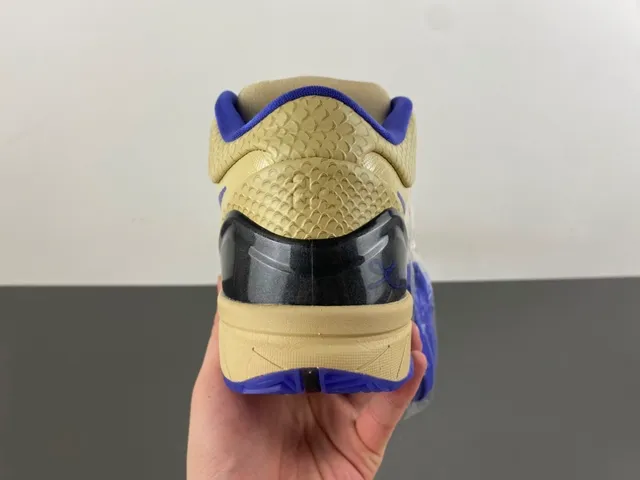 Nike Zoom Kobe IV बेज और रॉयल ब्लू बास्केटबॉल जूते 4