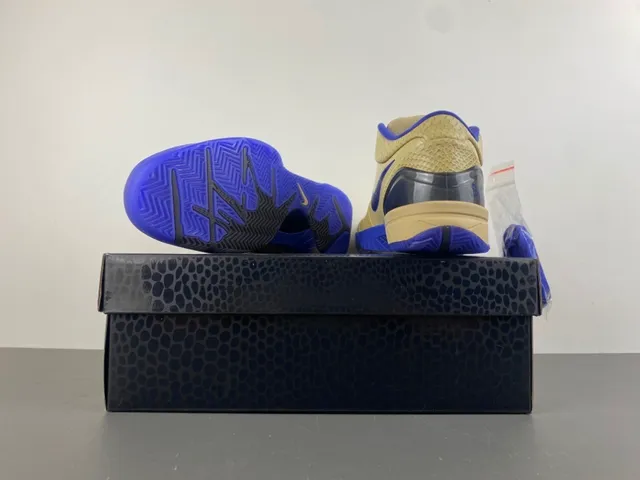 Nike Zoom Kobe IV बेज और रॉयल ब्लू बास्केटबॉल जूते 18