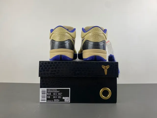 Nike Zoom Kobe IV बेज और रॉयल ब्लू बास्केटबॉल जूते 19