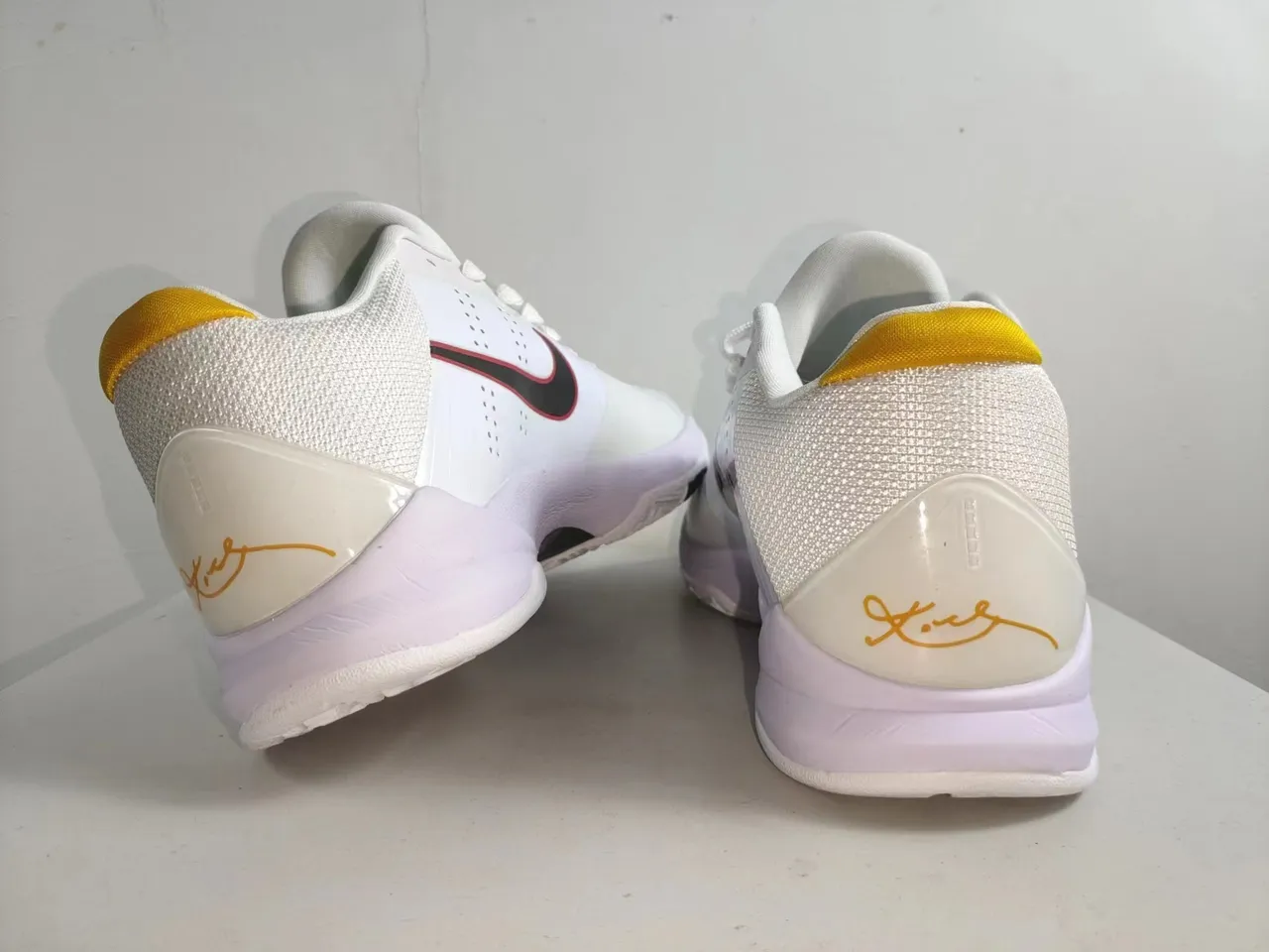 Nike Zoom Kobe V White Black Red أحذية كرة السلة 5
