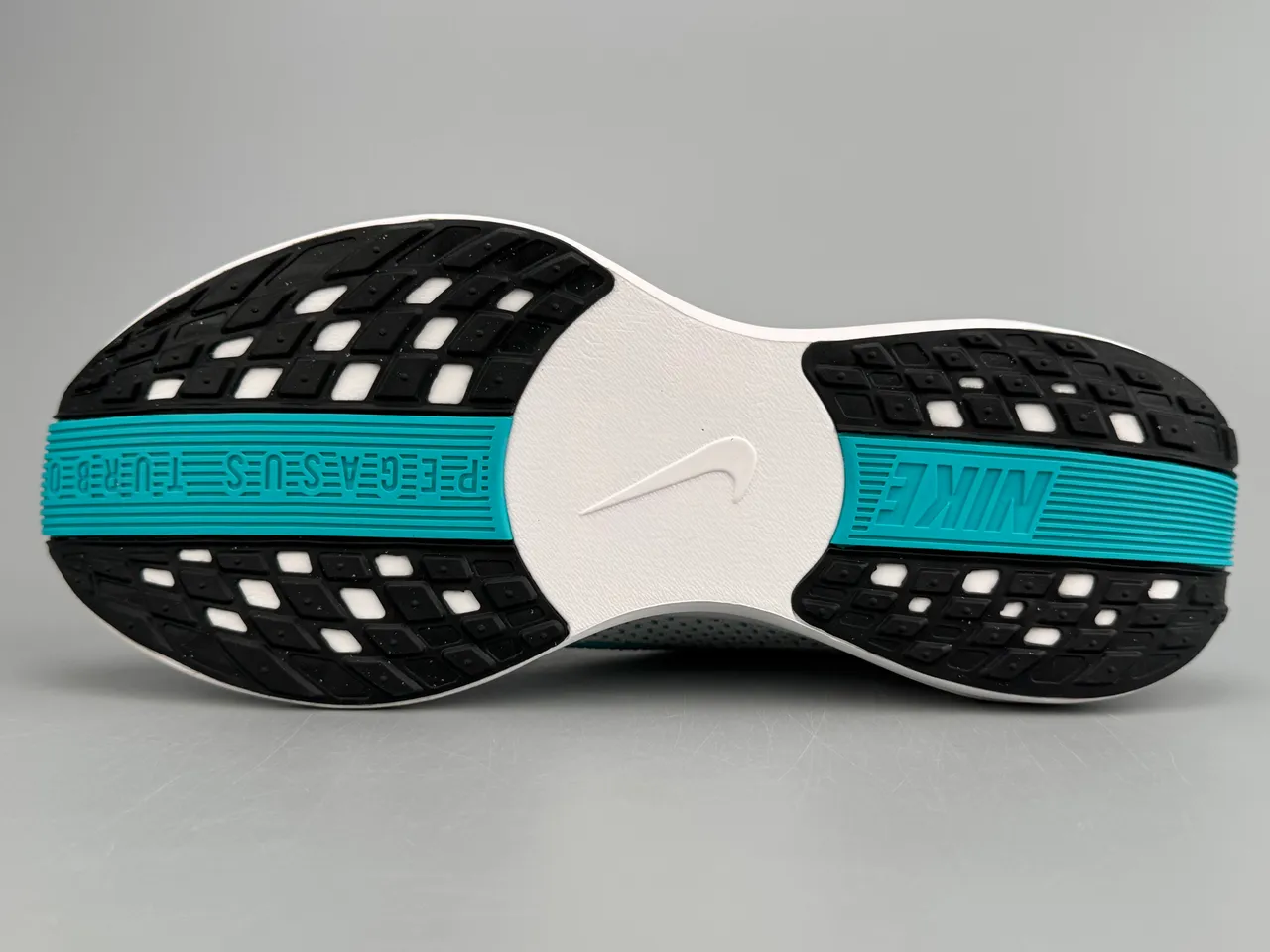 Nike ZoomX Chaussures de course avec upper en maille blanc et bleu, semelle intermédiaire sculptée 8