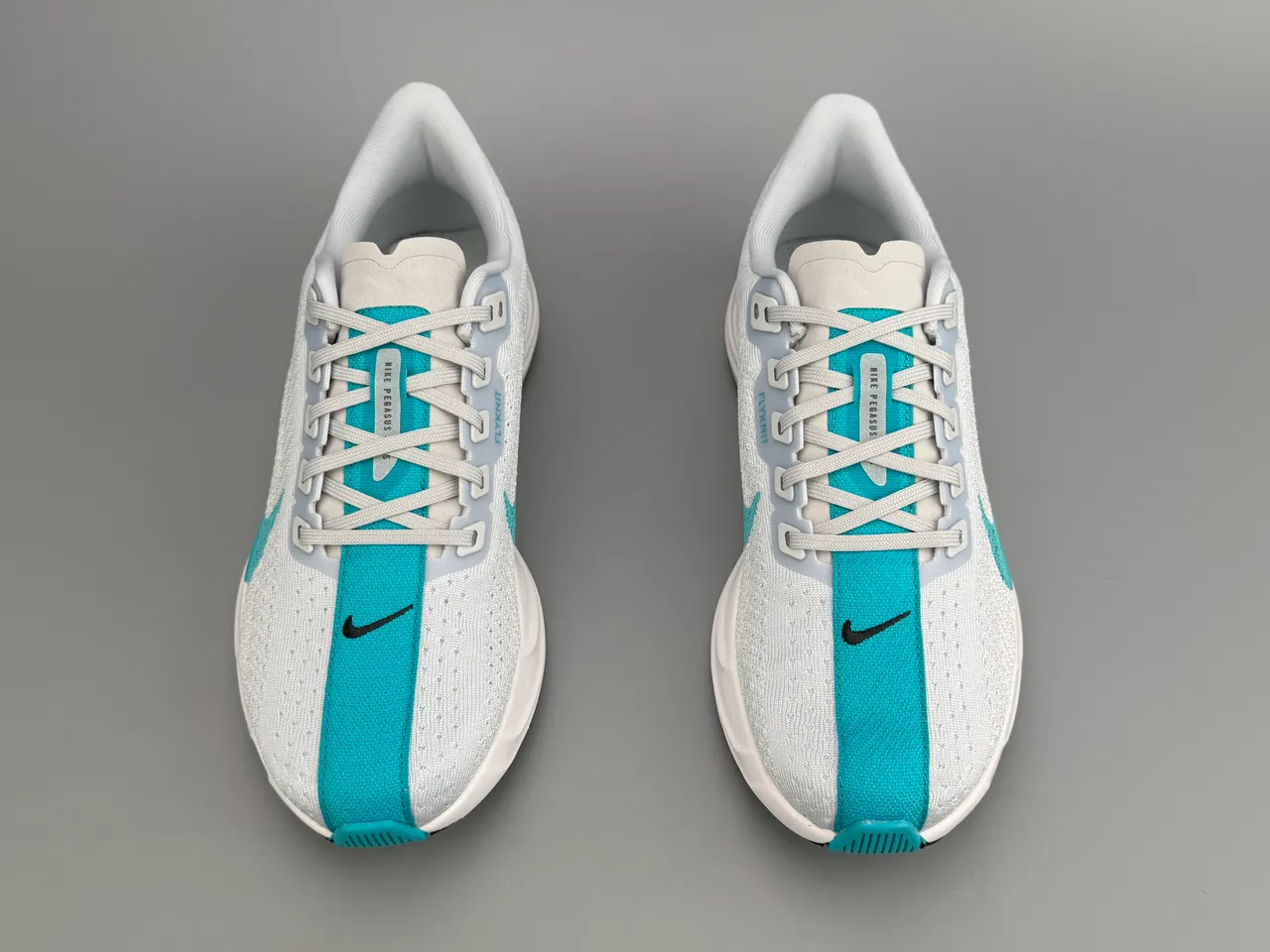 Nike ZoomX Chaussures de course avec upper en maille blanc et bleu, semelle intermédiaire sculptée 9