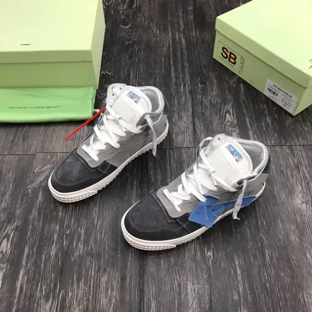 Off-White Sneakers Lifestyle Gris y Negro de Alto con Paneles de Ante 8