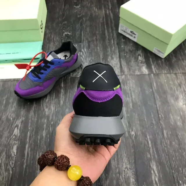 Off-White sneakers lifestyle violet gris avec panneaux géométriques color-blockés 3