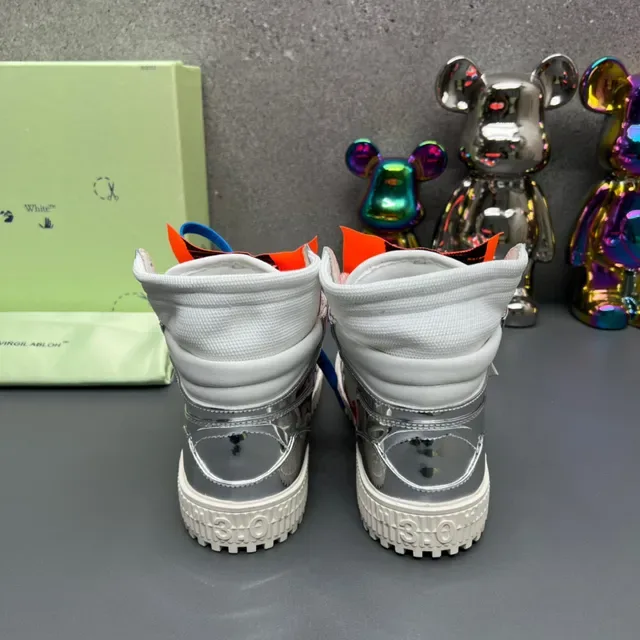 Off-White सिल्वर ब्लू हाई-टॉप मेटालिक रिफ्लेक्टिव लाइफस्टाइल स्नीकर्स 3